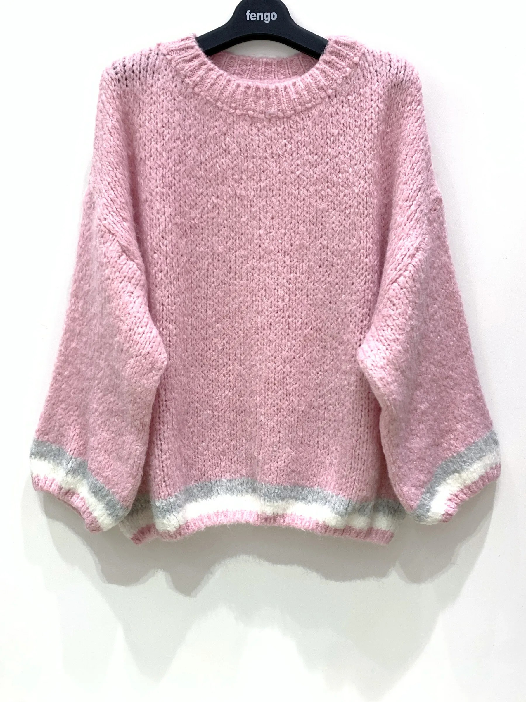 Dicker Wollpullover mit Verzierungen
