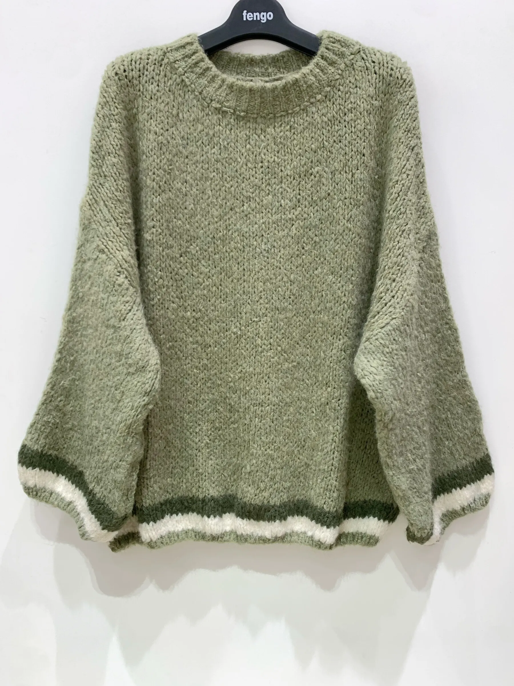 Dicker Wollpullover mit Verzierungen
