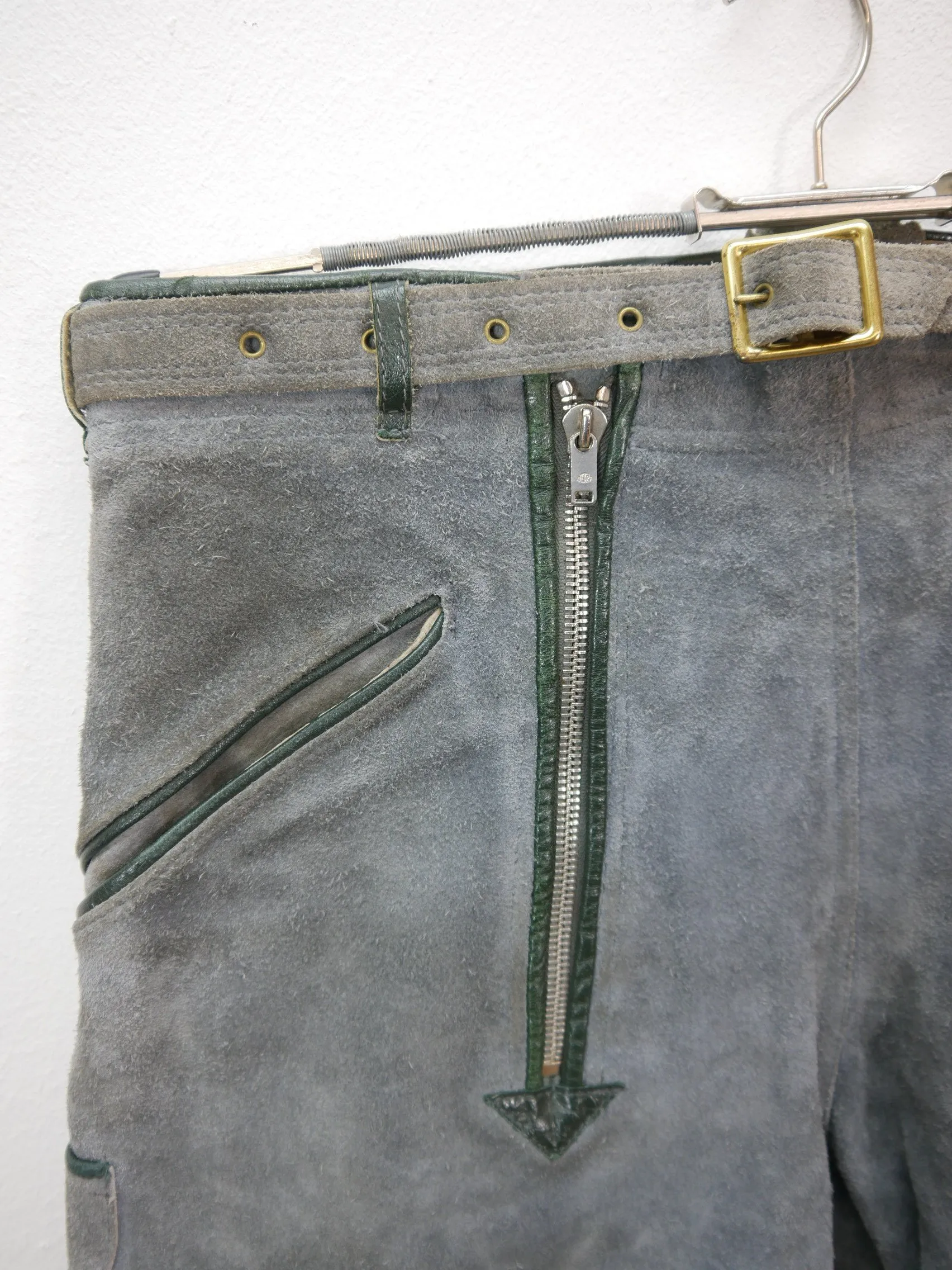 Kurze Lederhose mit Doppelzipp aus der DDR Gotha Pfadfinder Hose Gr.48
