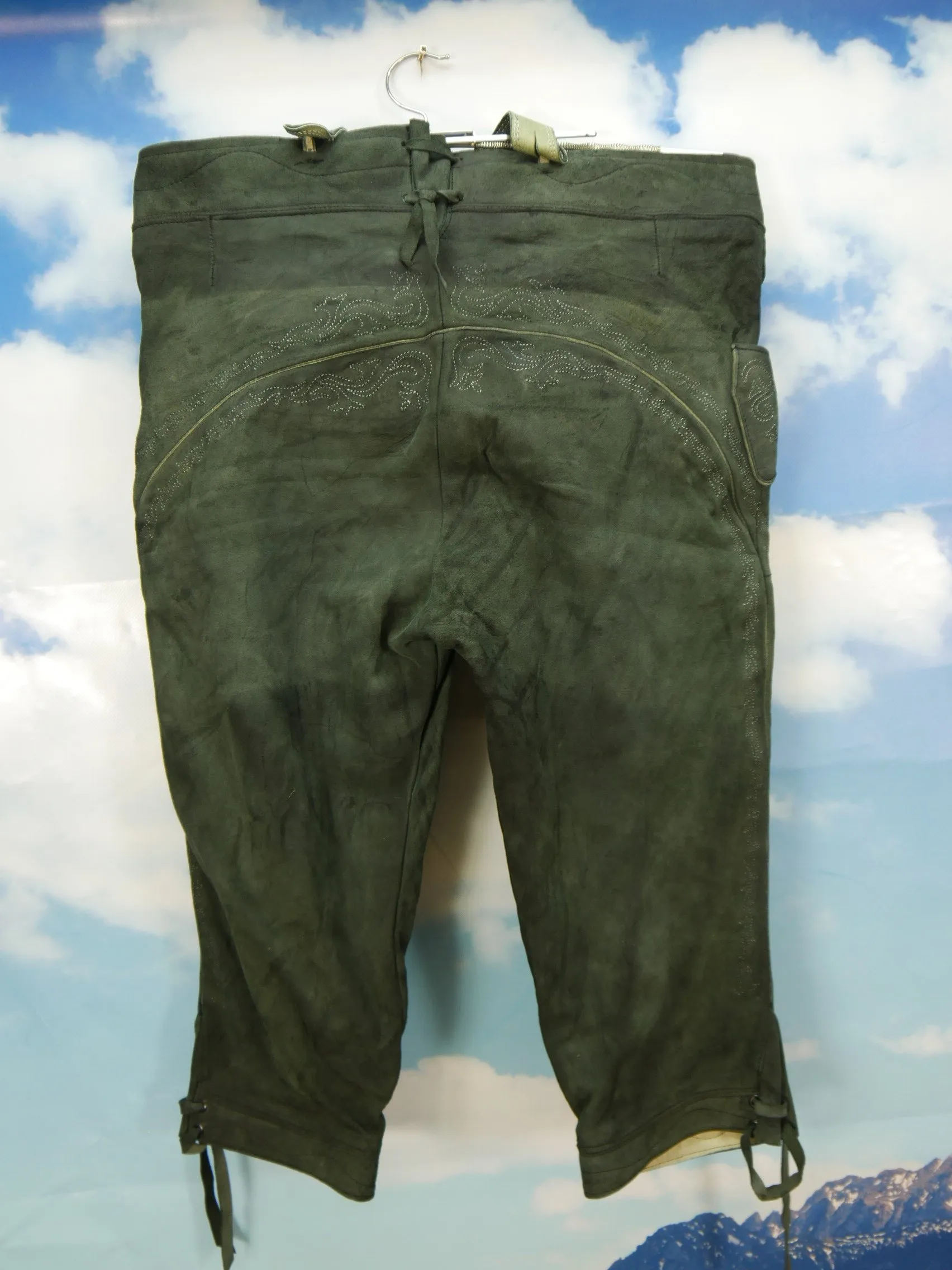 Leichte Oktoberfest Lederhose mit Träger verwaschen in schwarz Stickerei Gr.50