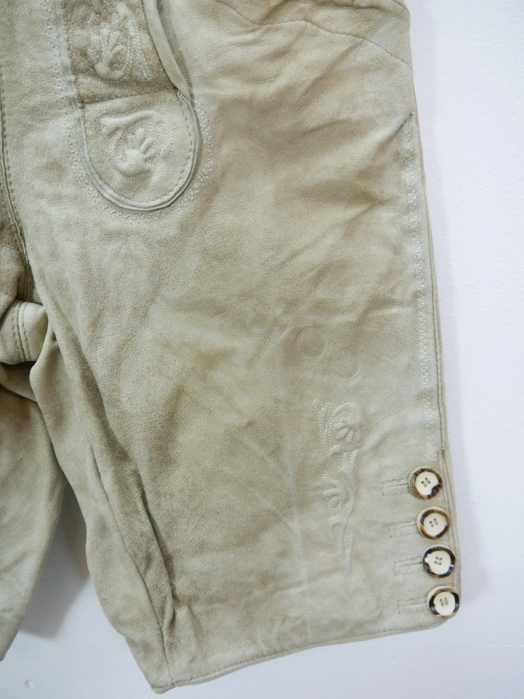 Marjo kurze Lederhose mit Stickerei leicht speckig Oktoberfest Hose Gr.44