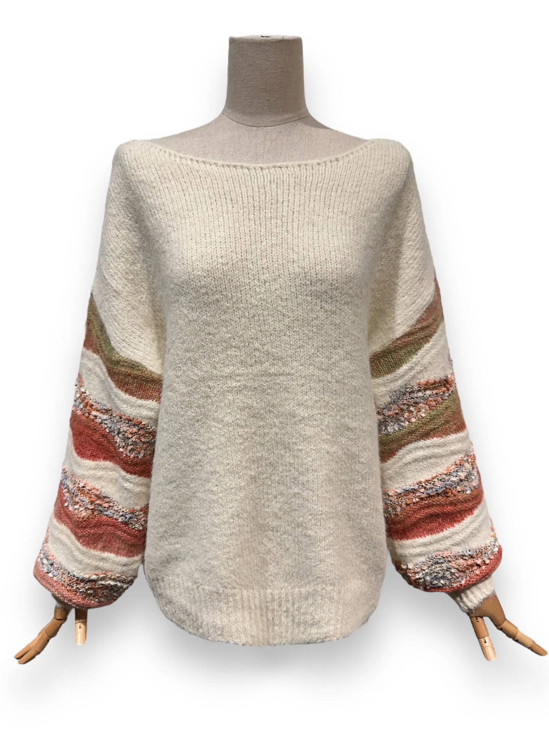 WOLLPULLOVER, RUNDHALS, LANGE PUFFÄRMEL, BLUMENSTICKDETAILS