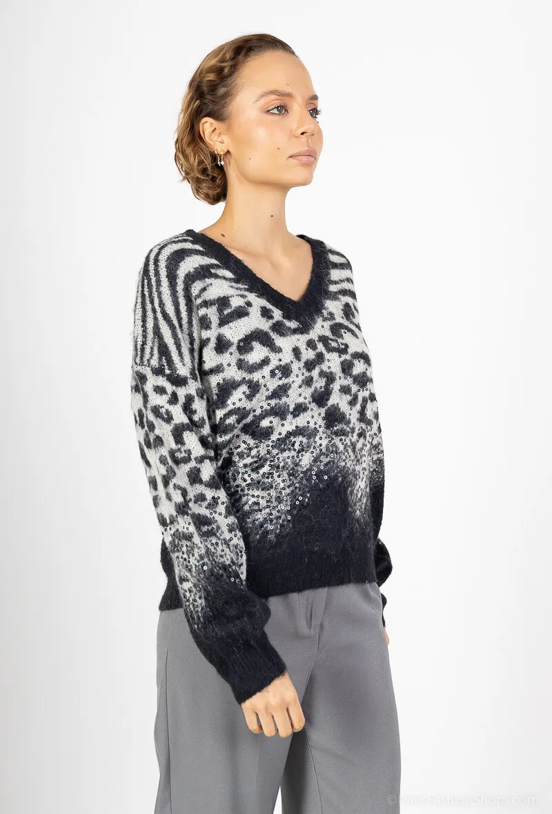 Wollpullover, V-Ausschnitt, Pailletten-Leopardenmuster